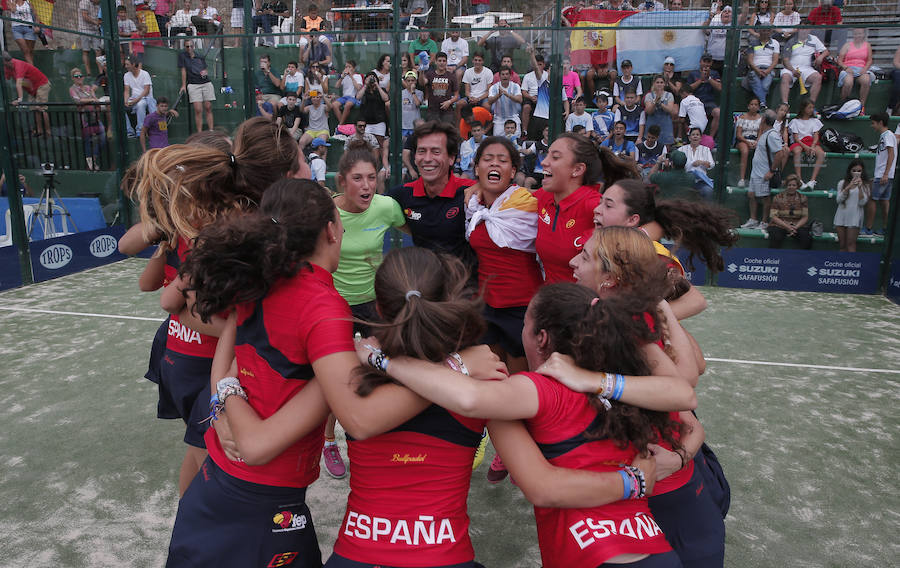 Argentina y España. España y Argentina. Los dos países serán rivales este sábado en el Club el Candado tanto en la categoría femenina como en la masculina para ganar este Mundial de Menores de Pádel que se lleva celebrando en la provincia desde hace una semana.