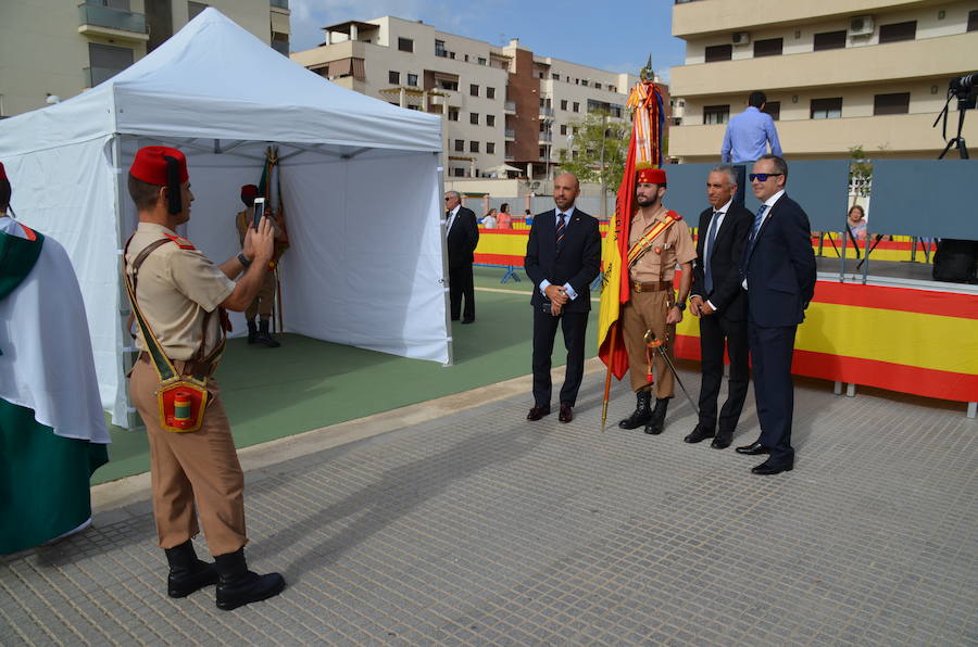 Más de 300 personas juran o prometen "su compromiso con España" ante la enseña patria en un acto organizado por el Grupo de Regulares de Melilla 52 y la Archicofradía del Rico y la Piedad de Vélez-Málaga