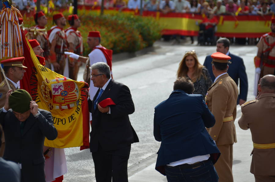 Más de 300 personas juran o prometen "su compromiso con España" ante la enseña patria en un acto organizado por el Grupo de Regulares de Melilla 52 y la Archicofradía del Rico y la Piedad de Vélez-Málaga