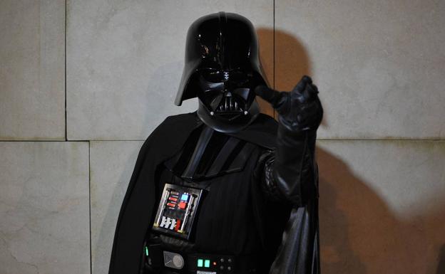 Imagen de archivo de una persona disfrazada de Darth Vader.