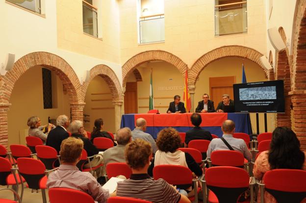 Jorge Lemos, director del curso; y los arquitectos Carlos Rosa y José Boned. 