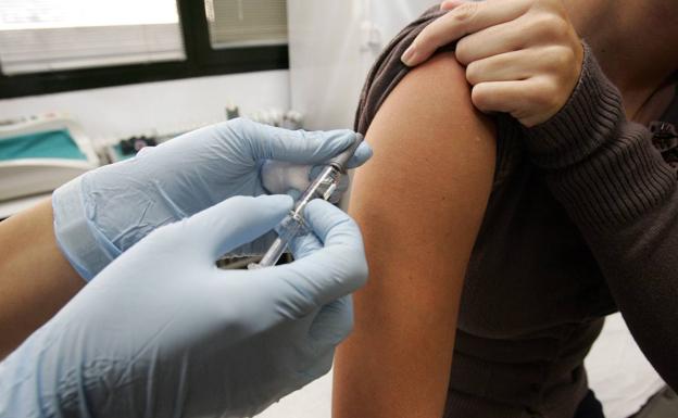 Los centros de salud de Málaga empezarán a vacunar contra la gripe el lunes