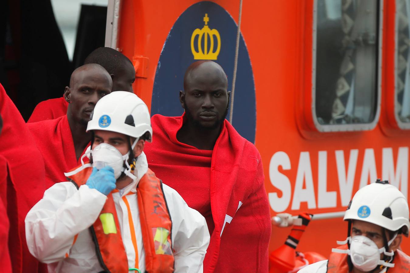 Fueron localizados esta mañana a unas 70 millas al sudeste de la costa. Nueve han sido trasladados al hospital