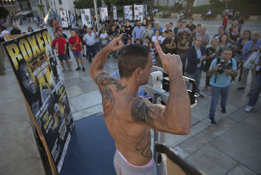 Málaga capital acoge el pesaje oficial de la velada internacional de boxeo que se desarrollará el sábado en el Palacio de los Deportes Martín Carpena.