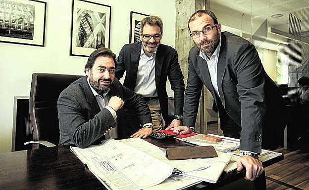 Los arquitectos Jaime Varela, Alberto García y Ricardo Gómez, socios de Novarquia.
