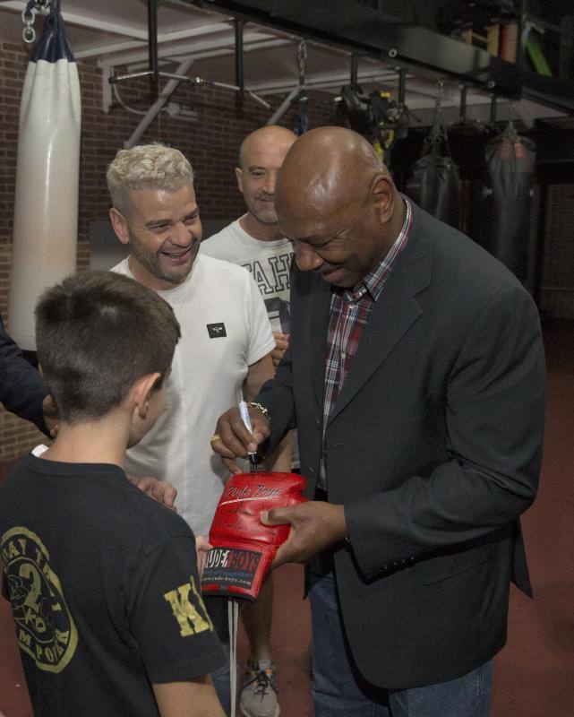 El legendario púgil estadounidense se encuentra en la capital para dar un impulso al deporte en la ciudad
