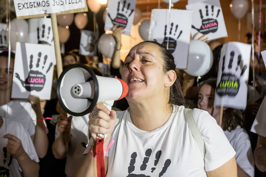 Cientos de personas toman las calles del municipio donde vivía la pequeña para demostrar su apoyo a los familiares, que piden que no se cierre el caso