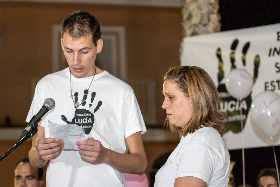 Cientos de personas toman las calles del municipio donde vivía la pequeña para demostrar su apoyo a los familiares, que piden que no se cierre el caso