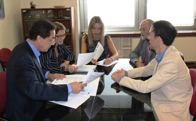 Responsables del centro analizan los proyectos Erasmus+ aprobados para el Jesús Marín. 