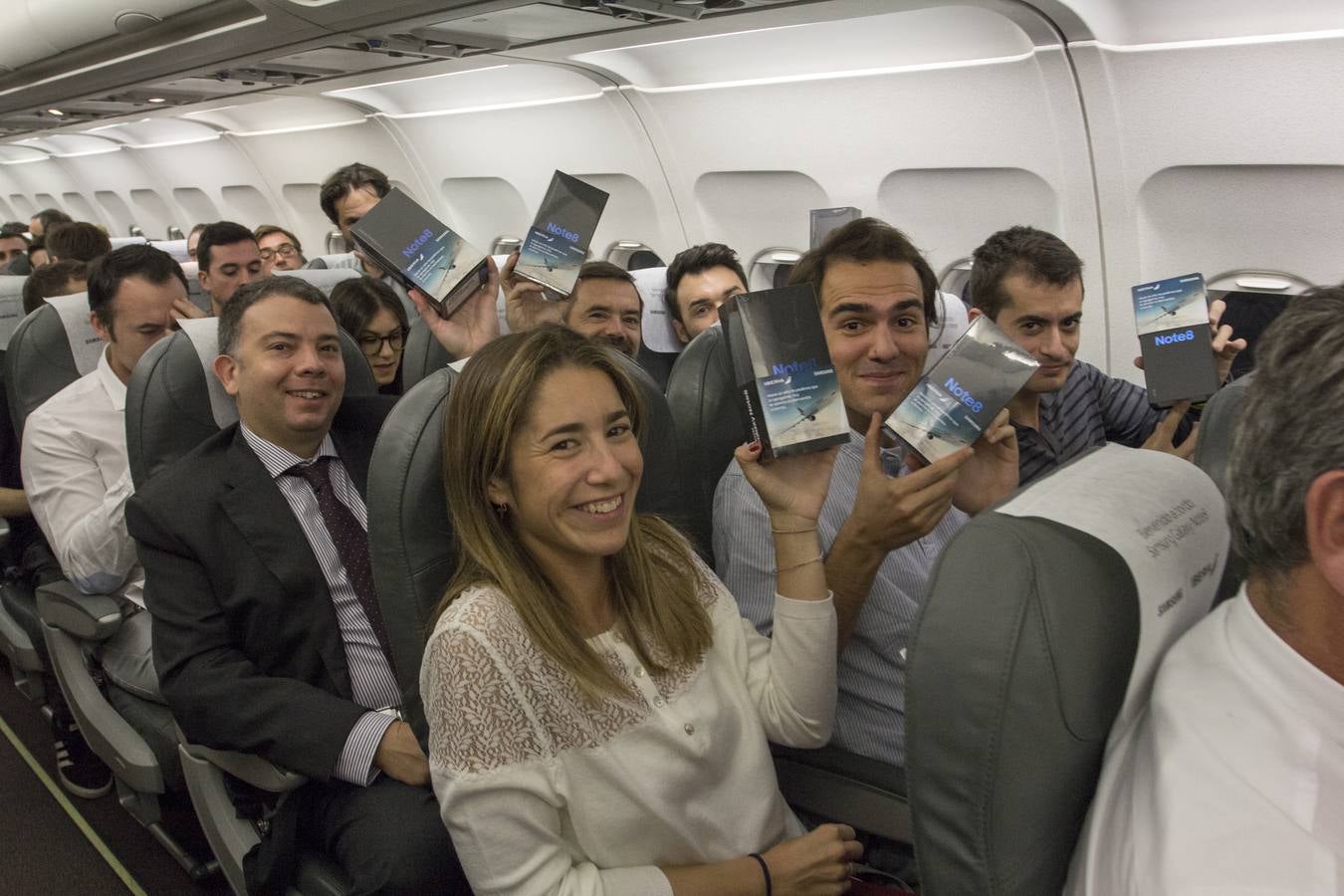 Imagen principal - El inesperado &#039;regalazo&#039; para los pasajeros de un vuelo de Iberia