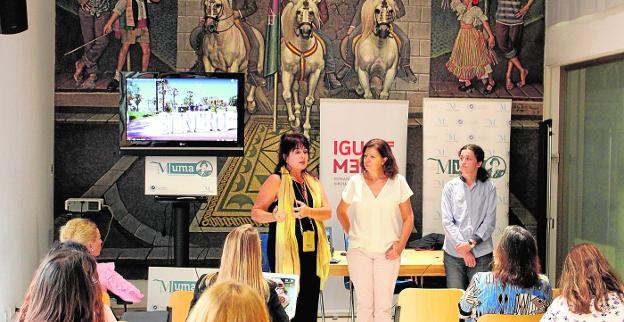 Una de las jornadas del curso 'Redes para la igualdad de género', del aula MUMA, celebrada la semana pasada. :: P. Pineda