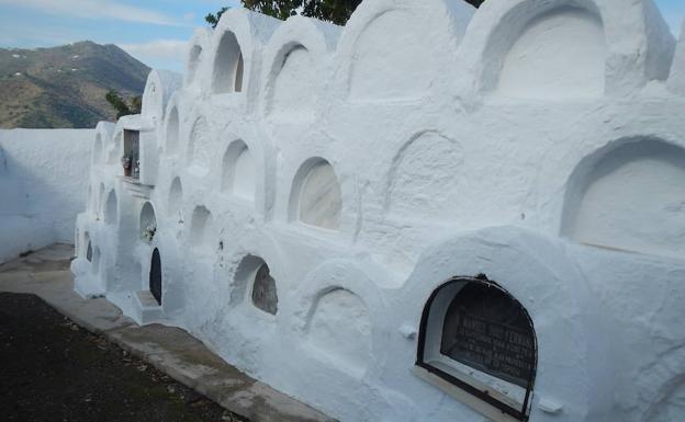 Cementerio Redondo de Sayalonga.