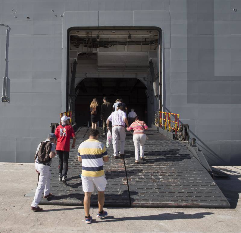 Se trata del mayor buque de guerra construido en España, con 231 metros de eslora y 32 de manga