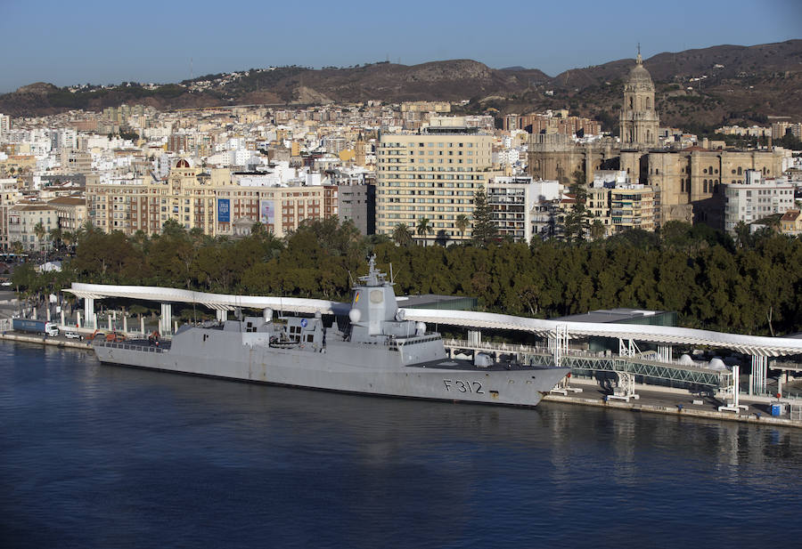 Se trata del mayor buque de guerra construido en España, con 231 metros de eslora y 32 de manga