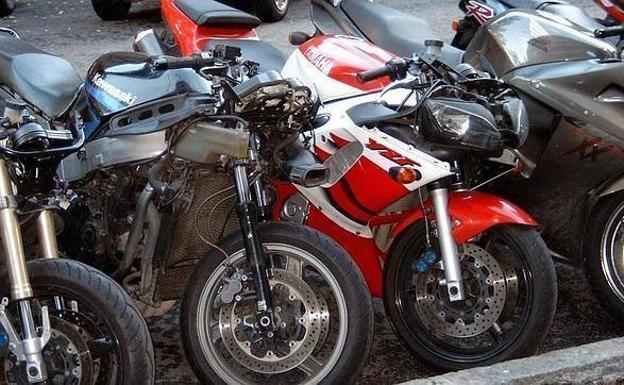 Detienen a un grupo de menores que competían por ver quién robaba más motos en la Carretera de Cádiz