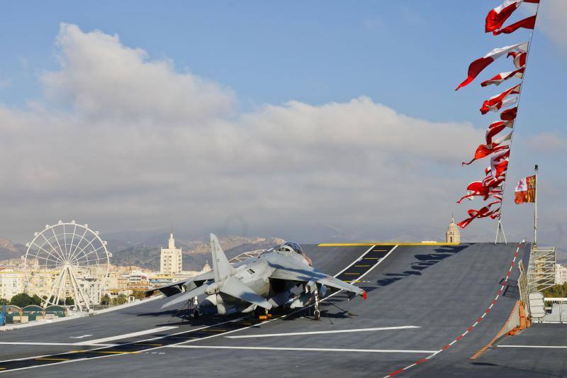 Fotos de la jura de bandera civil en el portaaviones Juan carlos I en Málaga (V)