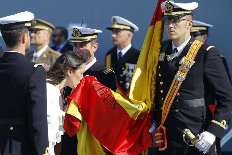 Fotos de la jura de bandera civil en el portaaviones Juan carlos I en Málaga (V)