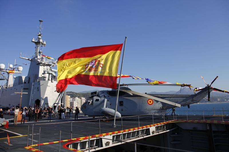 Fotos de la jura de bandera civil en el portaaviones Juan carlos I en Málaga (VI)