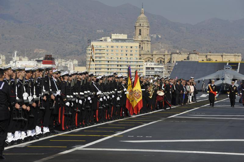 Fotos de la jura de bandera civil en el portaaviones Juan carlos I en Málaga (I)