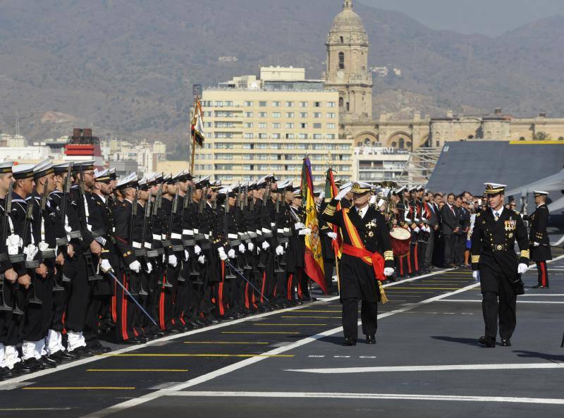 Fotos de la jura de bandera civil en el portaaviones Juan carlos I en Málaga (I)