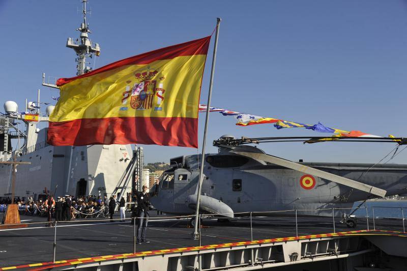 Fotos de la jura de bandera civil en el portaaviones Juan carlos I en Málaga (I)