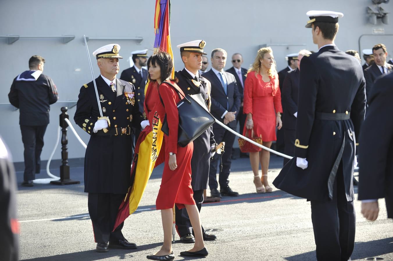 Fotos de la jura de bandera civil en el portaaviones Juan carlos I en Málaga (I)