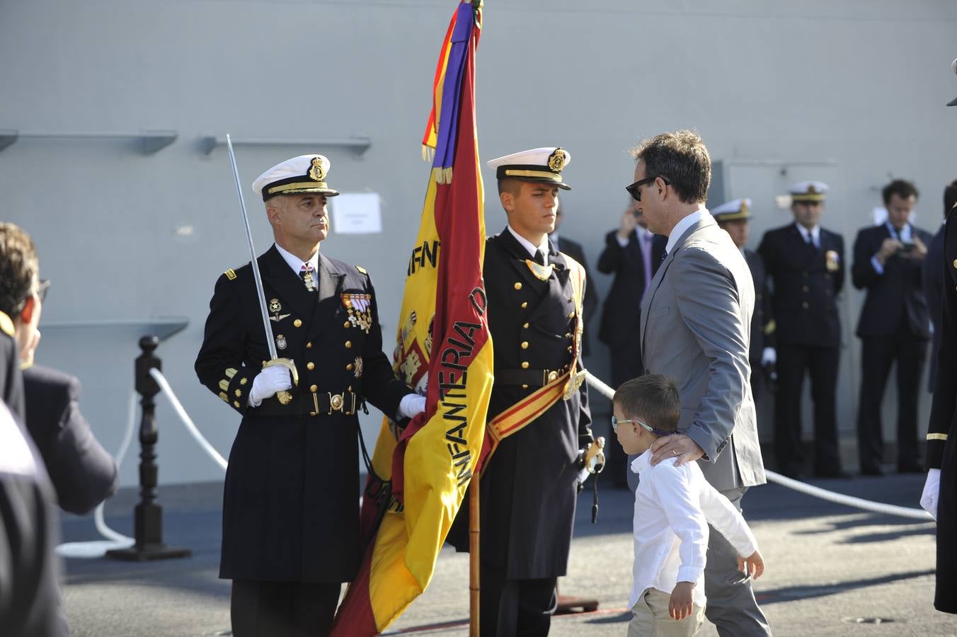 Fotos de la jura de bandera civil en el portaaviones Juan carlos I en Málaga (I)