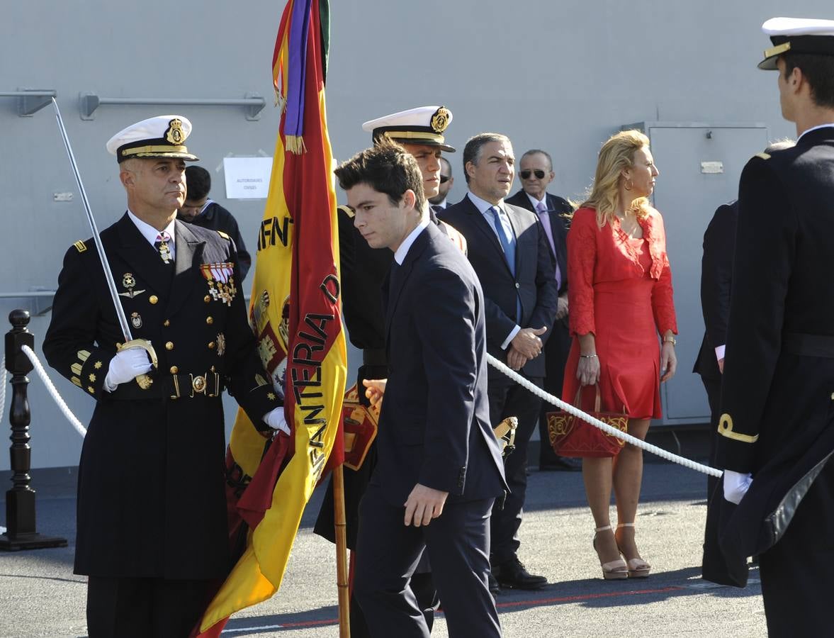 Fotos de la jura de bandera civil en el portaaviones Juan carlos I en Málaga (I)