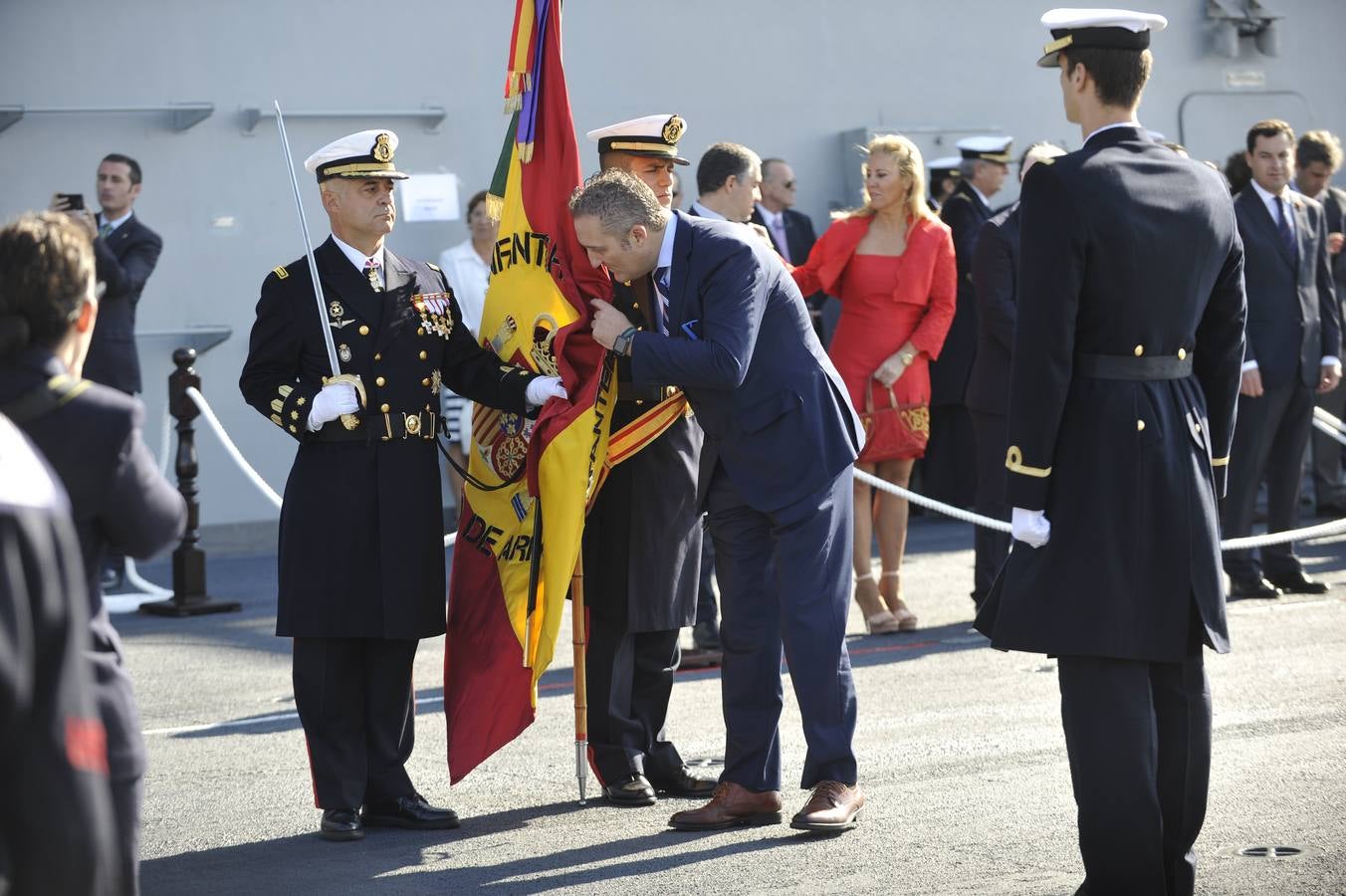 Fotos de la jura de bandera civil en el portaaviones Juan carlos I en Málaga (III)