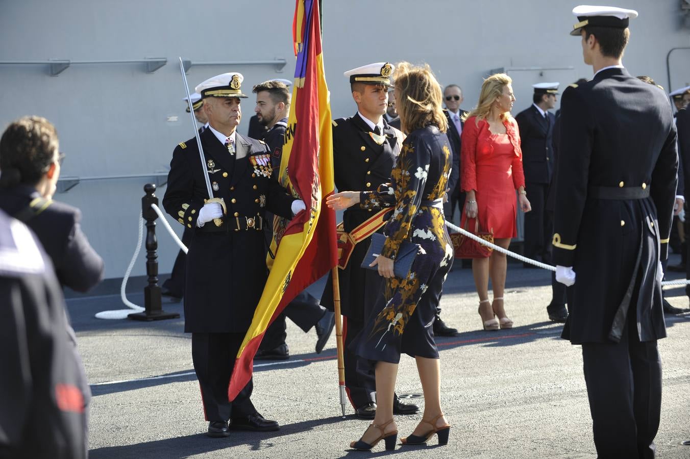 Fotos de la jura de bandera civil en el portaaviones Juan carlos I en Málaga (III)