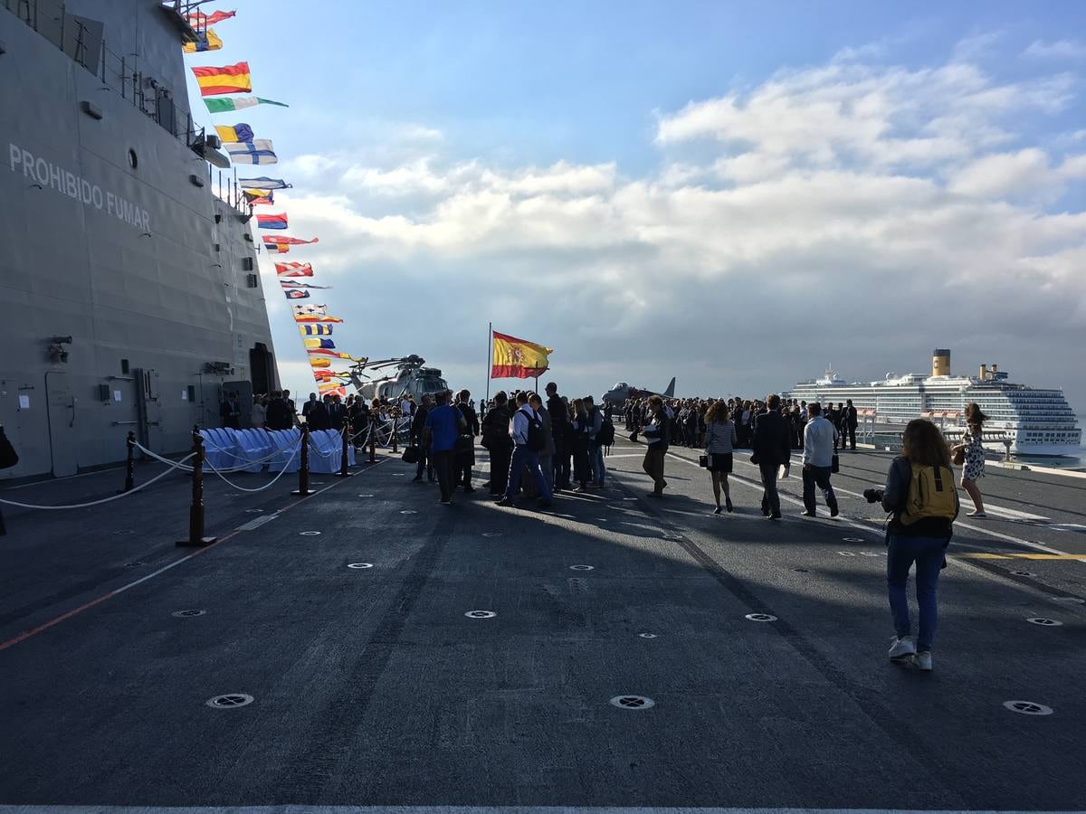 Más de 500 personas juran bandera en el puerto malagueño