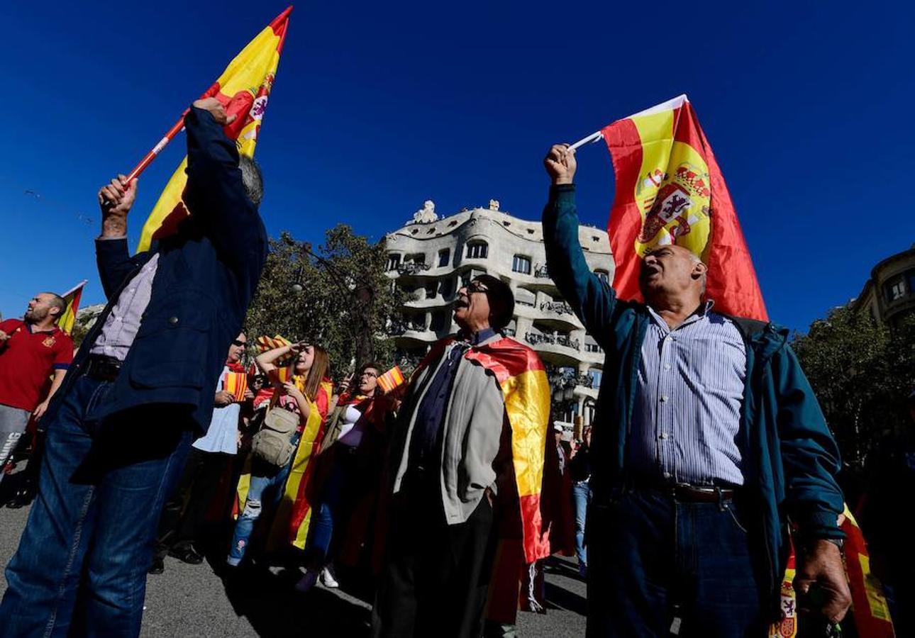 La marcha convocada por Societat Civil Catalana bajo el lema 'Tots som Catalunya. Per la convivència, seny!