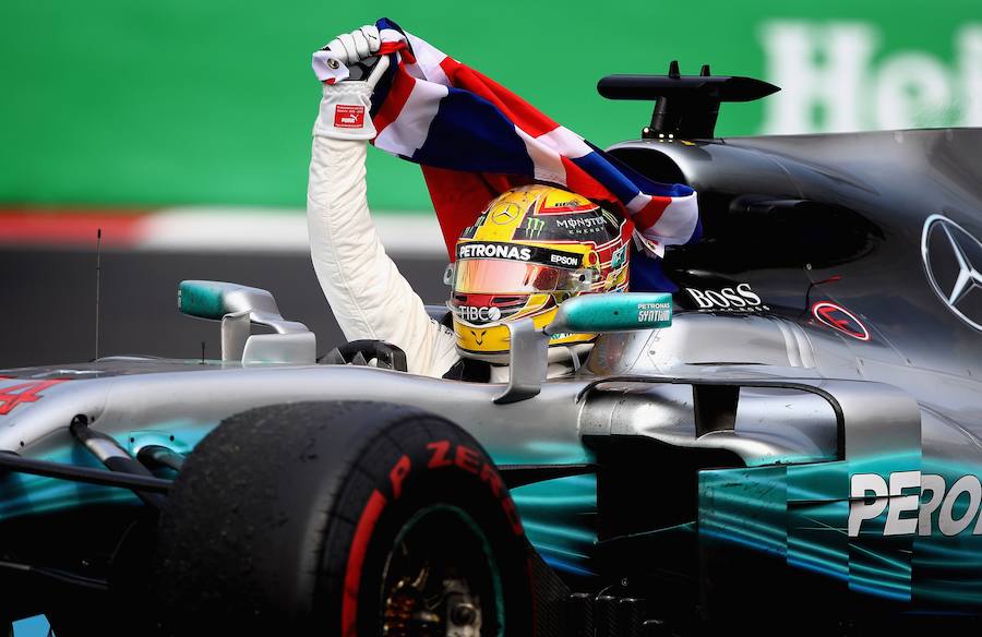 El piloto británico Lewis Hamilton se convirtió en campeón del Mundial de Fórmula 1 por cuarta vez.