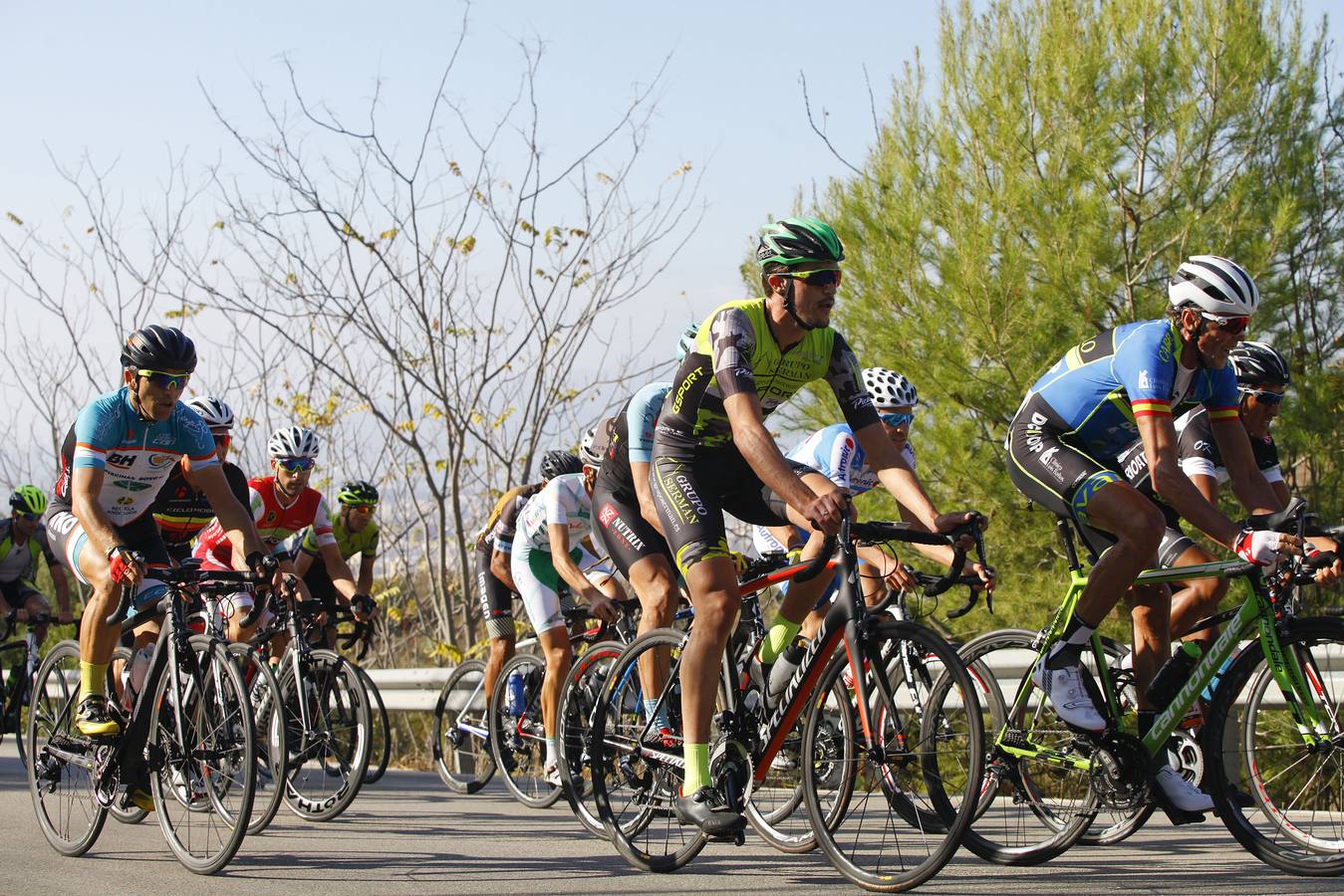 La tradicional prueba se celebró este domingo con la participación de más de 250 ciclistas