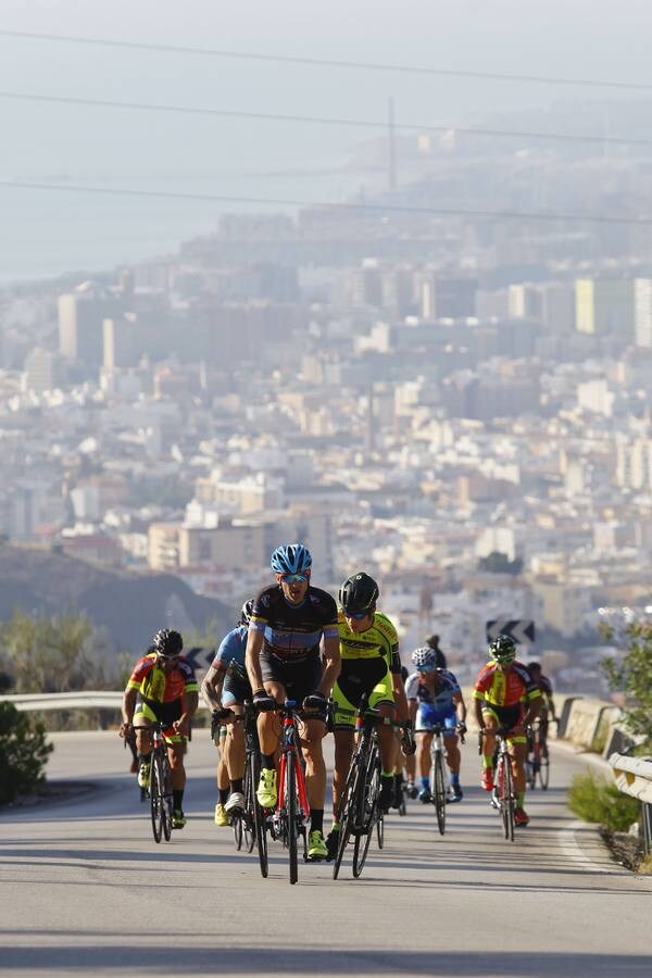 La tradicional prueba se celebró este domingo con la participación de más de 250 ciclistas