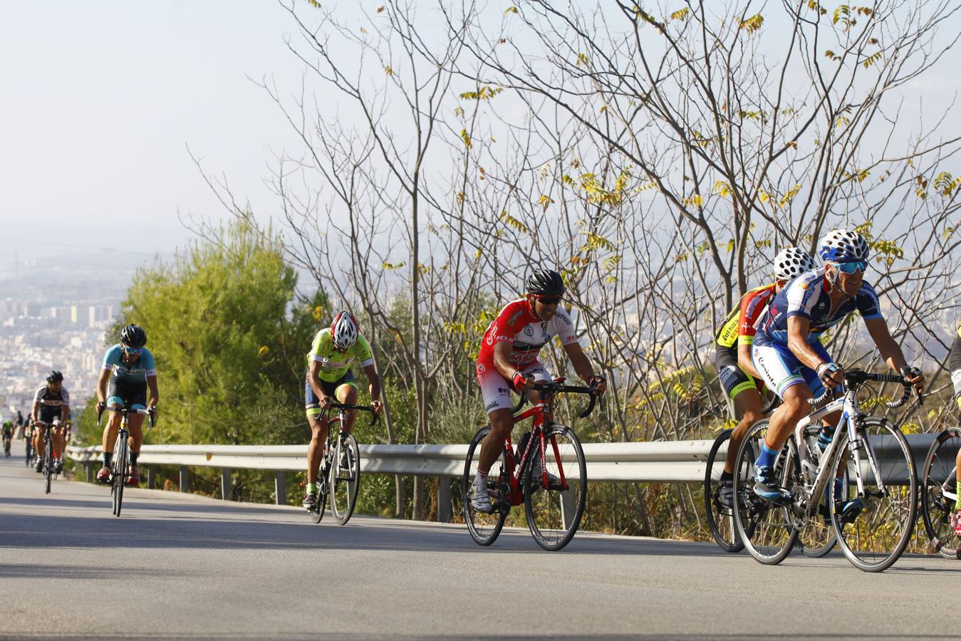 La tradicional prueba se celebró este domingo con la participación de más de 250 ciclistas