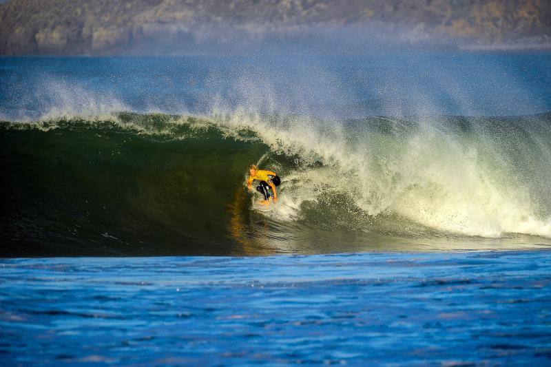 La playa de Supertubos en Penicha acoge el campeonato Rip Curl Pro Portugal, que es parte de la Liga Mundial de Surf (WSL).