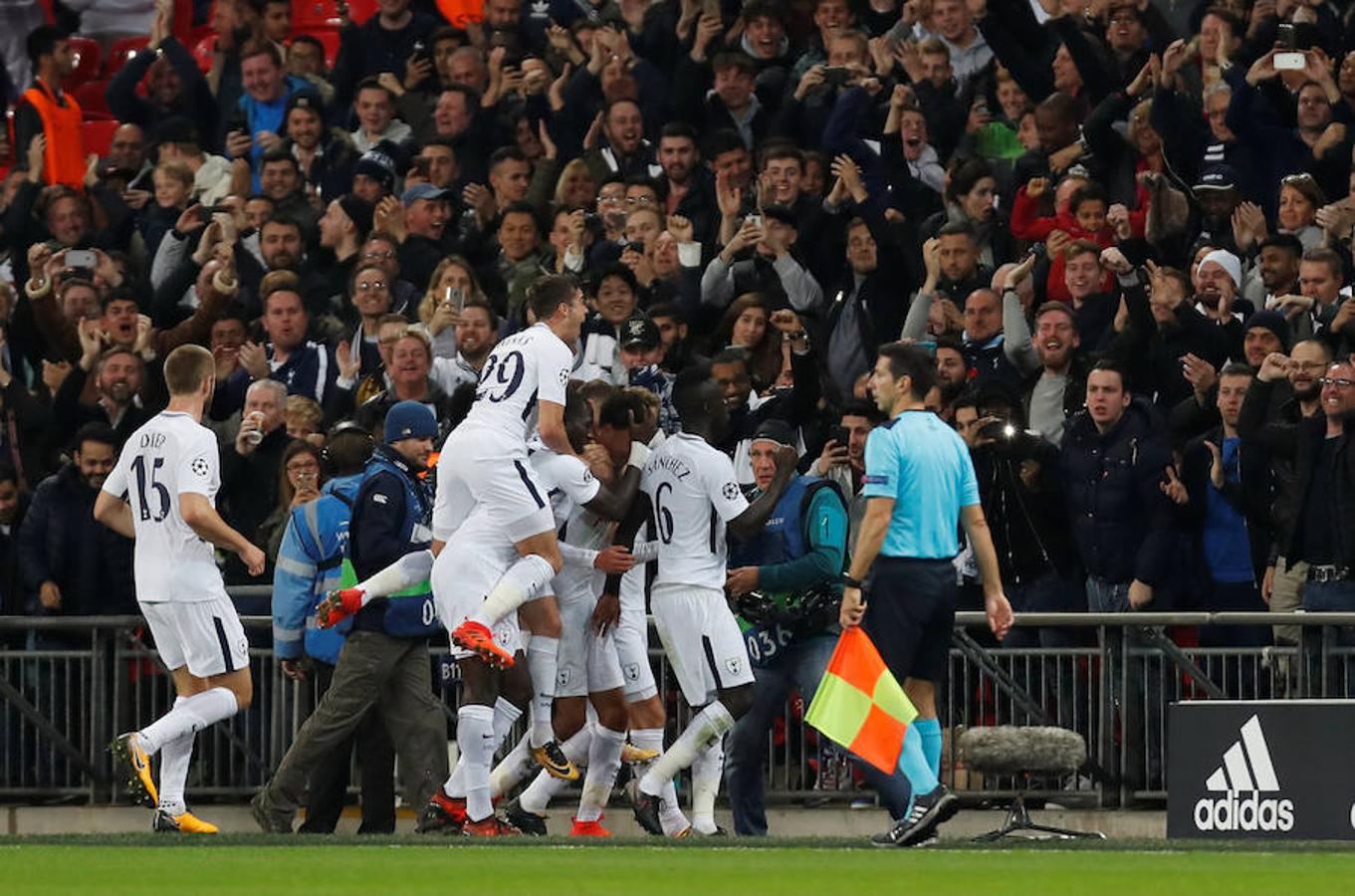 Los dos mejores equipos del Grupo H pelearon por la primera plaza del grupo en Wembley, que vibró y elevó los decibelios durante algunos momentos como el 1-0 de Delle Alli.