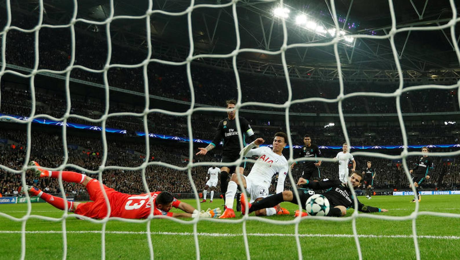 Los dos mejores equipos del Grupo H pelearon por la primera plaza del grupo en Wembley, que vibró y elevó los decibelios durante algunos momentos como el 1-0 de Delle Alli.