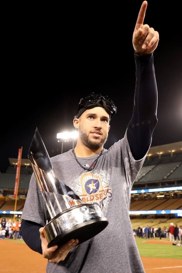 Los Houston Astros ganaron por primera vez en su historia las Series Mundiales de béisbol tras imponerse a Los Angeles Dodgers.