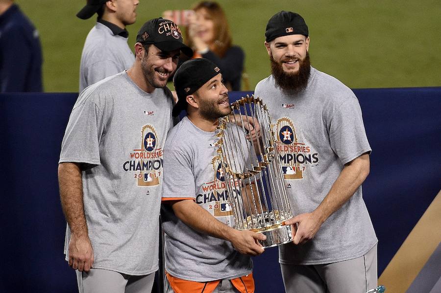Los Houston Astros ganaron por primera vez en su historia las Series Mundiales de béisbol tras imponerse a Los Angeles Dodgers.