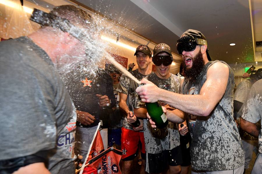 Los Houston Astros ganaron por primera vez en su historia las Series Mundiales de béisbol tras imponerse a Los Angeles Dodgers.