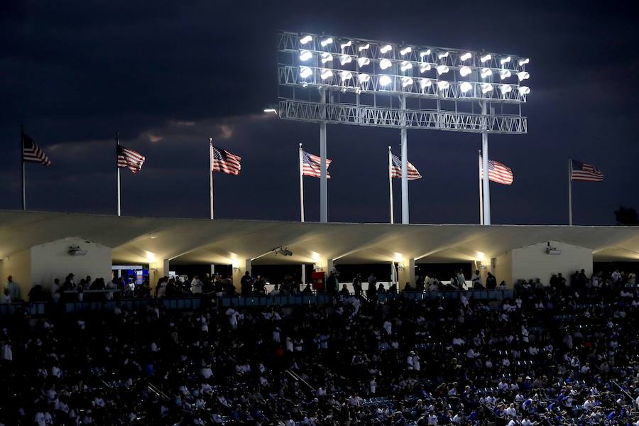 Los Houston Astros ganaron por primera vez en su historia las Series Mundiales de béisbol tras imponerse a Los Angeles Dodgers.