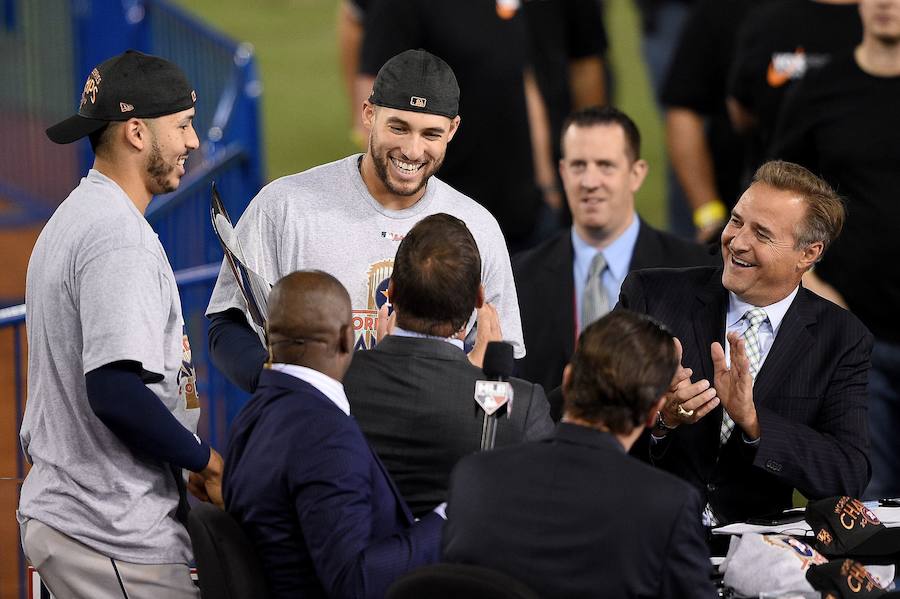 Los Houston Astros ganaron por primera vez en su historia las Series Mundiales de béisbol tras imponerse a Los Angeles Dodgers.