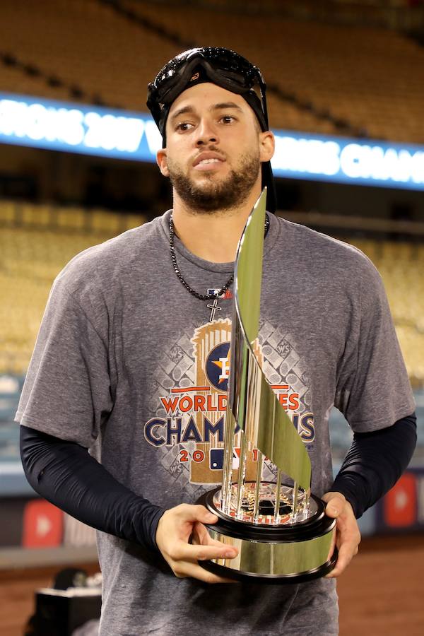 Los Houston Astros ganaron por primera vez en su historia las Series Mundiales de béisbol tras imponerse a Los Angeles Dodgers.