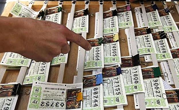 La Lotería Nacional reparte premios de 300.000 euros en Málaga capital, Marbella y Almería