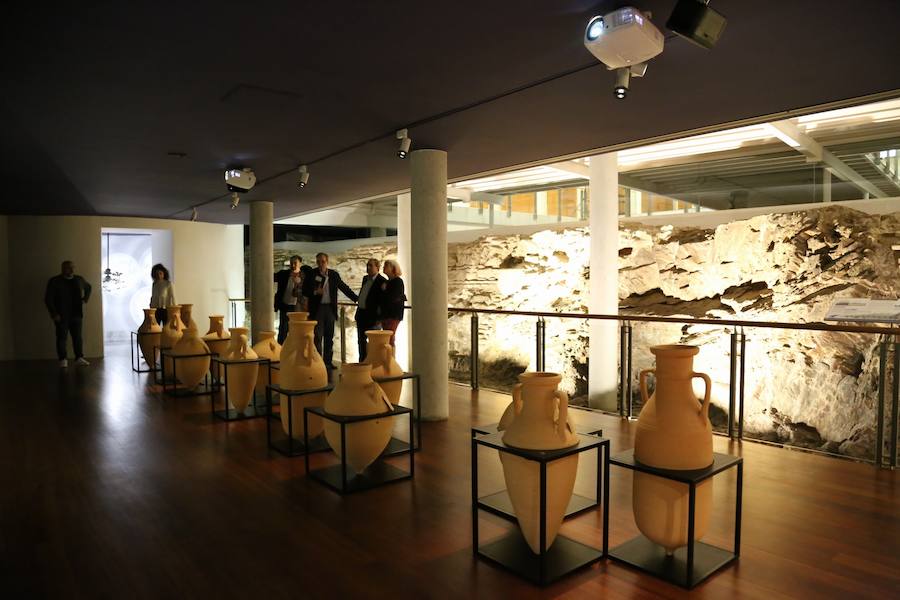 Una exposición recrea los 3.000 años de historia que se esconden en el subsuelo del edificio.