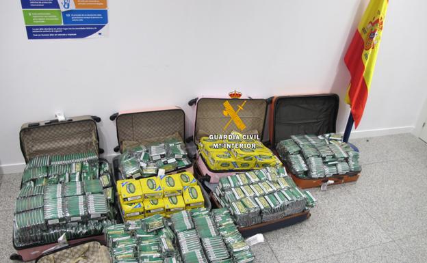 Inacautan más de 5.500 cajetillas de tabaco de contrabando en el aeropuerto de Málaga 