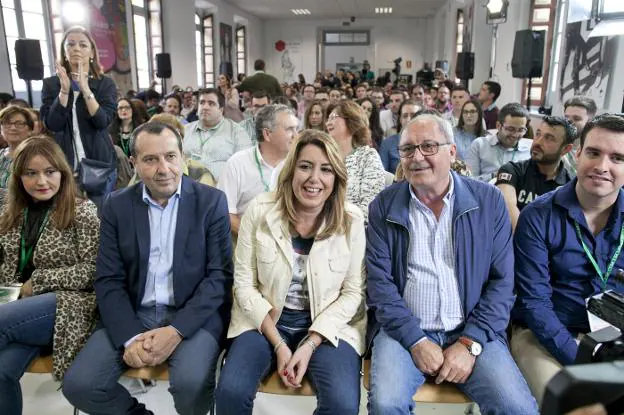 Susana Díaz estuvo acompañada del secretario provincial del PSOE, José Luis Ruiz Espejo. :: álvaro cabrera