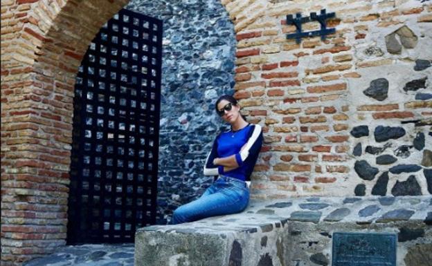 Garbiñe Muguruza, en la entrada del Castillo Sohail. 